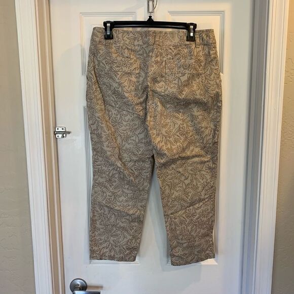 Tommy Bahama Capris - Picture 3 of 5